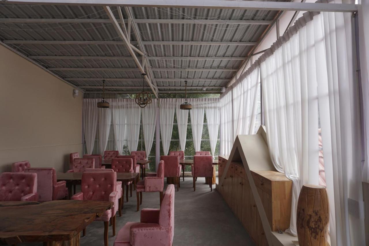 Hotel Lobby 08